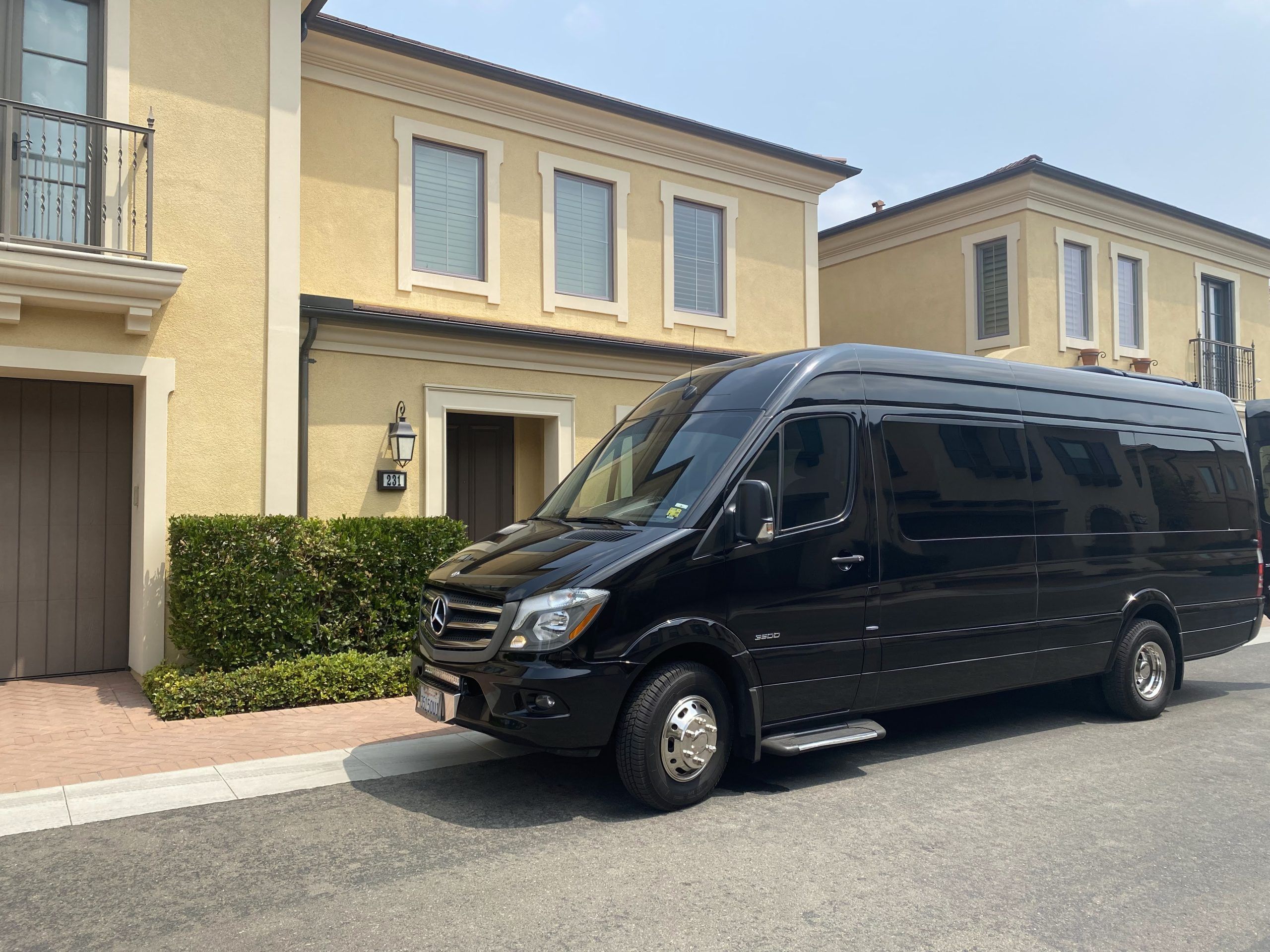 corporate limo San Bernardino, executive transportation San Bernardino, business limo service San Bernardino, airport limo San Bernardino, Ontario Airport limo San Bernardino, chauffeur service San Bernardino CA, professional transportation San Bernardino, black car service San Bernardino, San Bernardino business travel, limo for meetings San Bernardino